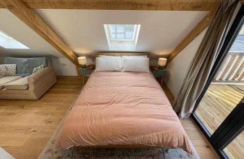 Cyfronydd House | Upper Gelli Luxury Holiday Lodge, Converted Dairy & Cosy Shepherds Huts