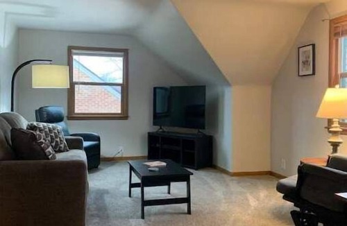 Manitowoc House | Upper Lake Boulevard Retreat