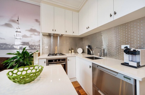 Grey Lynn Apartment | Upper level apartment renovated to a high standard