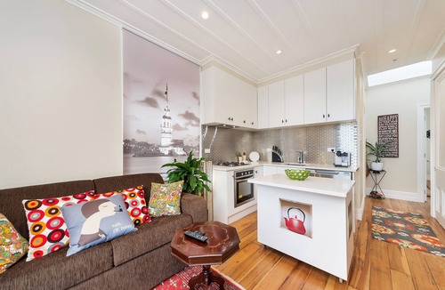 Grey Lynn Apartment | Upper level apartment renovated to a high standard