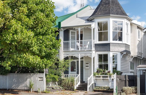 Grey Lynn Apartment | Upper level apartment renovated to a high standard