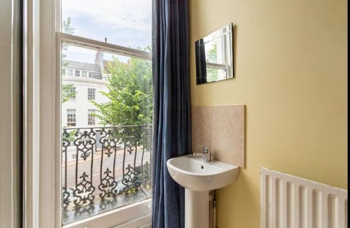 Kemptown Hotel | Upper Rock 5 - single room with shared bathroom