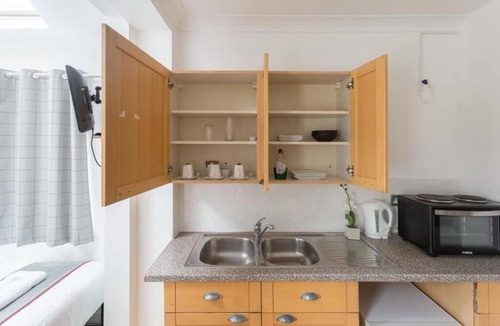 Brighton Hotel | Upper Rock G3 - triple studio