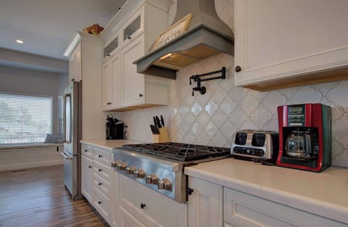 Monument House | Upper Unit: Raspberry Mountain Family Farmhouse
