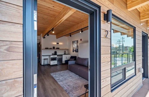 West Central Apartment | Uprise 2 Bridgewater Lofts