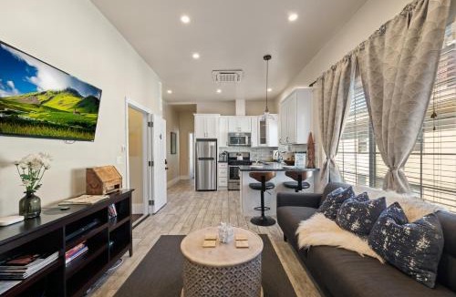 Midtown Sacramento Apartment | Upscale 1890s Historic Apartment