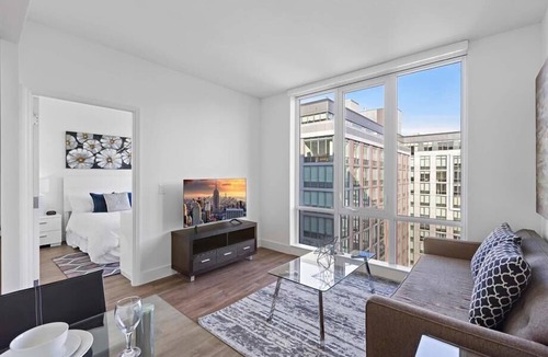 White Plains Apartment | Upscale 1BR in Downtown | Kitchen | Gym | Work Space