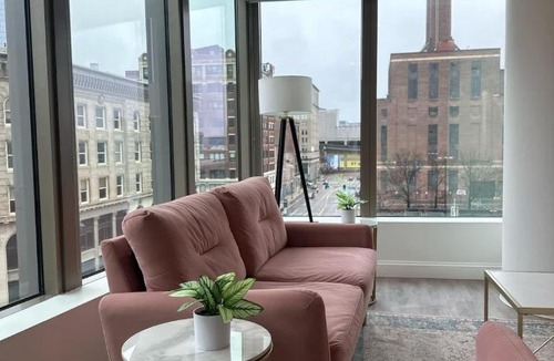 Theatre District Apartment | Upscale 2BR Condo with Gym & Parking near MGH & TUFTS