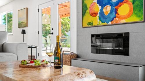 Sonoma House | Upscale 3 BD and Bonus, Pool, Spa, Minutes to Plaza