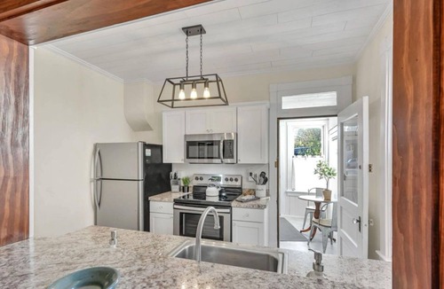 Lancaster House | Upscale 3-bedroom 2 ba home + Free Pkng Permits, WiFi, AC Fully Equipped Kitchen