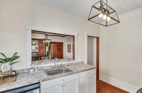 Lancaster House | Upscale 3-bedroom 2 ba home + Free Pkng Permits, WiFi, AC Fully Equipped Kitchen