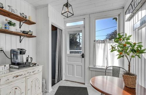 Lancaster House | Upscale 3-bedroom 2 ba home + Free Pkng Permits, WiFi, AC Fully Equipped Kitchen