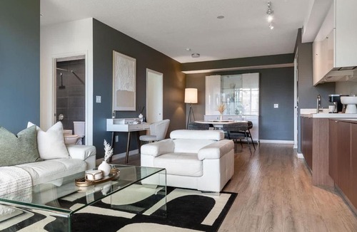 CityPlace Apartment | Upscale 3BR Downtown Suite with Parking