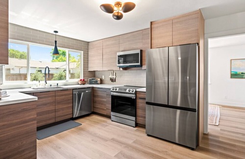 Sonoma House | Upscale 4 BD, Pool, Spa, Minutes to Plaza