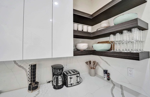 Lake Ridge House | Upscale 4 BDRM Retreat - Mins to Las Olas & Beach