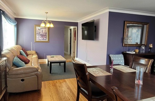 Evergreen Park House | Upscale 4-Bedroom Home by Chicago Dining, Shops, & Hospitals