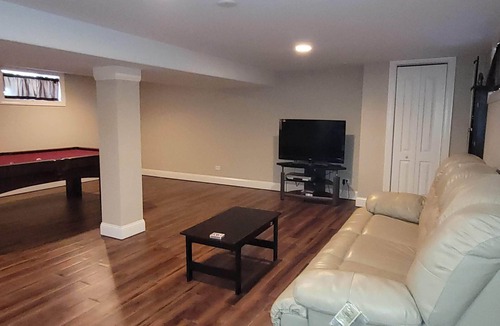 Evergreen Park House | Upscale 4-Bedroom Home by Chicago Dining, Shops, & Hospitals