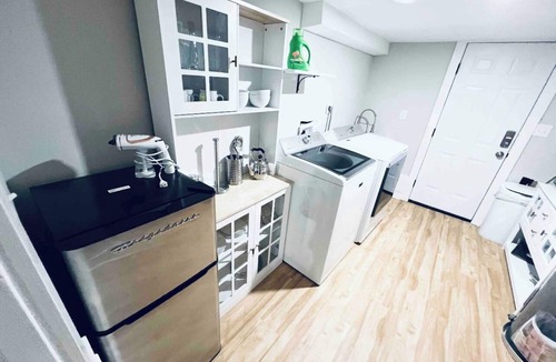 Northeast House | Upscale 4BDR Home @ Popular H Street Corridor+ Parking Free Cancellation