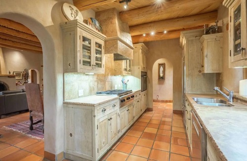 El Prado House | Upscale Adobe home on 2 acres, 20 min to Taos Ski Valley, Mtn Views, Birding