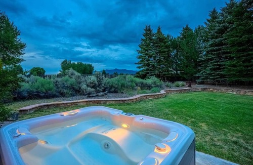 El Prado House | Upscale Adobe home on 2 acres, 20 min to Taos Ski Valley, Mtn Views, Birding