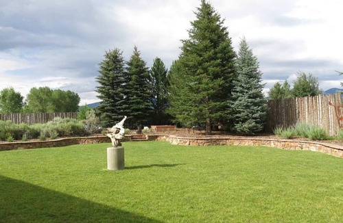 El Prado House | Upscale Adobe home on 2 acres, 20 min to Taos Ski Valley, Mtn Views, Birding