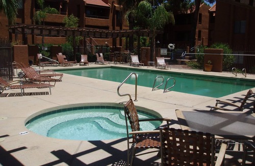 Paradise Valley Village Condo | Upscale apartment-beautiful location! Placement! Placement! Golfers Paradise