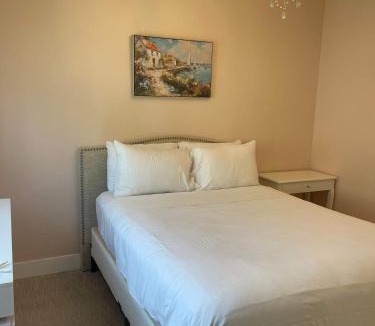 Encinitas House | Upscale Beach Cottage a Block to the Beach Sauna