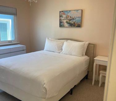 Encinitas House | Upscale Beach Cottage a Block to the Beach Sauna