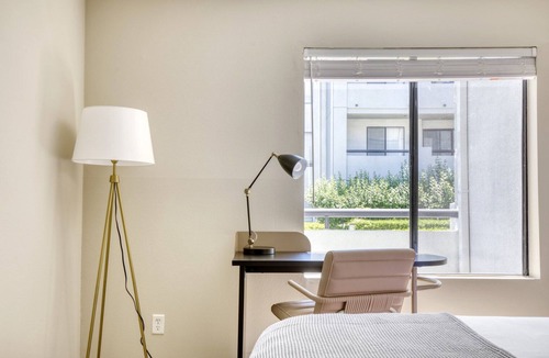 Downtown Burbank Apartment | Upscale Burbank 2BR w/BBQ, Gym & Pool, near TJ & WF, by Blueground