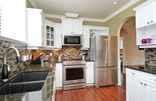 Saanich House | Upscale Character Home with Luxurious Amenities