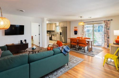 Oxford House | Upscale comfort & class with seasonal pool & yard