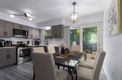 Grandview House | Upscale Corporate KC Retreat