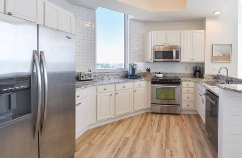 Destin Condo | Upscale crisp, coastal beachfront condo w/private balcony!