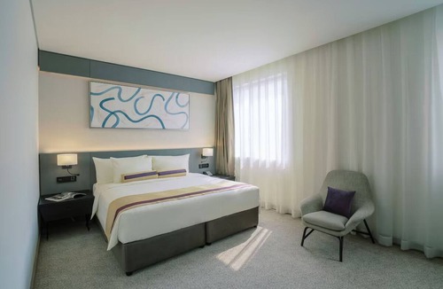 Al Muraqqabat Hotel | Upscale Escape at Khalidia Palace Hotel | Central Dubai Convenience