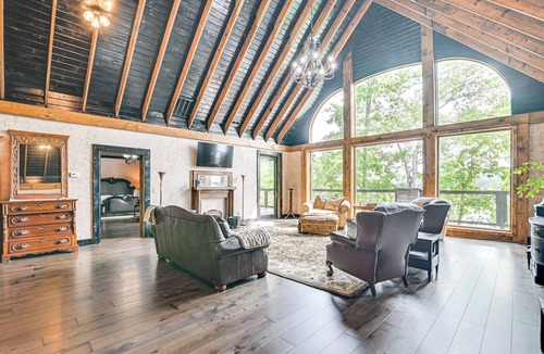 Houston House | Upscale Getaway on Smith Lake w/Boat Dock