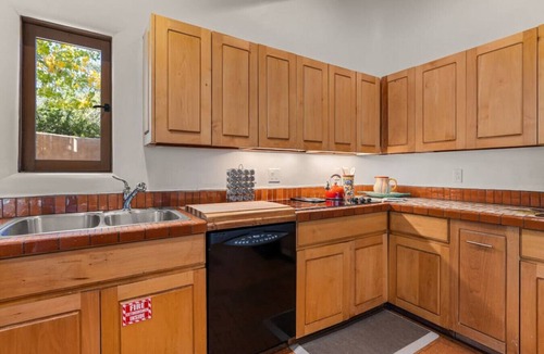 Northeast Santa Fe House | Upscale Home In North Hills