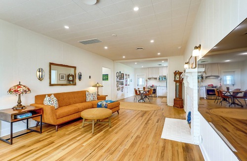Milam County House | Upscale Home on 120 Acres: Near Wedding Venues!