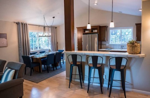 Boyd Acres House | Upscale home with hot tub & backyard oasis!