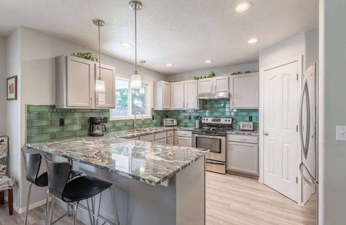 Boise House | Upscale House with Outdoor Seating/Firepit