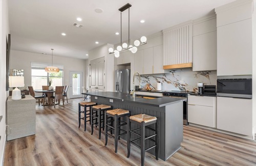 North Houston House | Upscale Houston 3BR I Gated Parking I EV I Extended Stay I Greater Heights