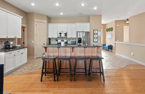 Latah Valley House | Upscale Huge Home/ 2 Decks w Views/ 2 Living Rooms