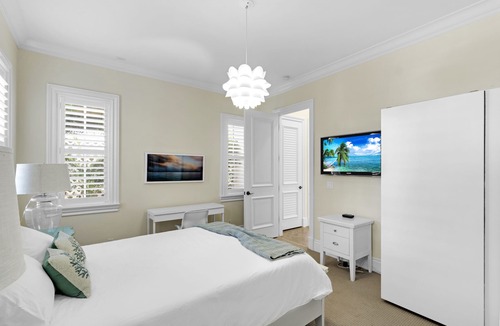 The Bluffs South House | Upscale Jupiter, Southern Florida Coastal Getaway, Steps From the Ocean