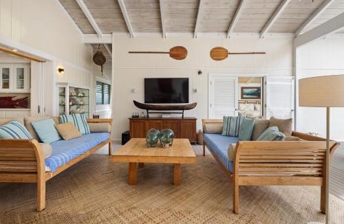 Lanikai House | Upscale Kailua Getaway: Steps to Swim Beach!