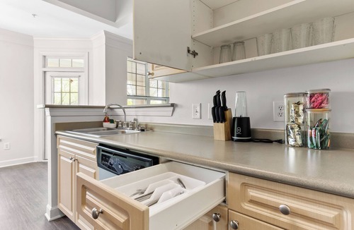 Cary Apartment | Upscale King 2BR Suite Downtown Raleigh
