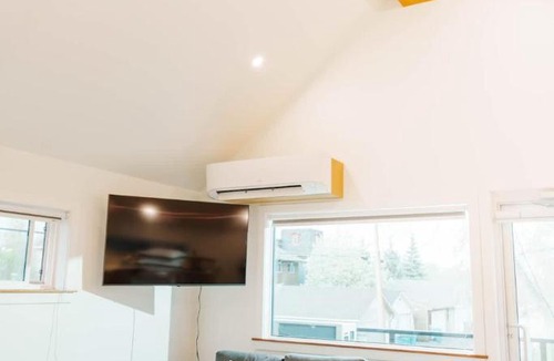 Kensington Apartment | Upscale Laneway Loft Near Downtown AC WiFi