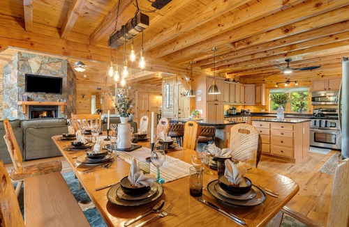 Black Mountain Cabin | Upscale Log Cabin PROMO! Hot Tub, Sauna, Theater+