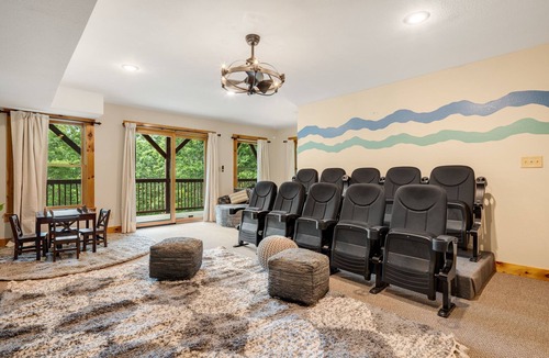 Black Mountain Cabin | Upscale Log Cabin PROMO! Hot Tub, Sauna, Theater+