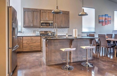 Moab South Valley Apartment | Upscale Moab Home w/Red Rock Views & Hot Tub