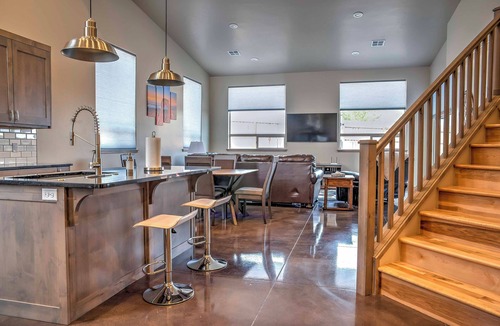 Moab South Valley Apartment | Upscale Moab Home w/Red Rock Views & Hot Tub