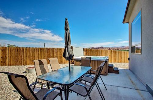 Moab South Valley House | Upscale Moab Townhome w/Hot Tub: 20 Min to Arches